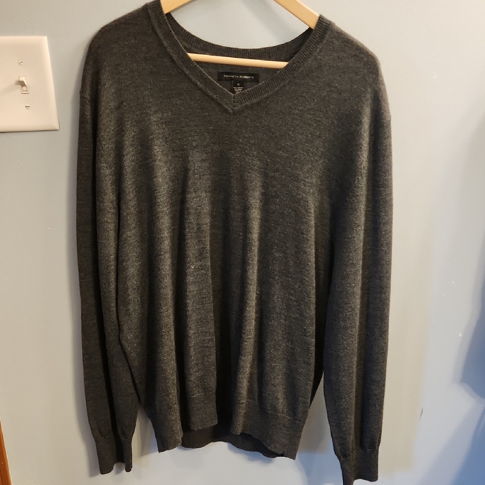 🍉Classic V-Neck Sweater in Dark Gray